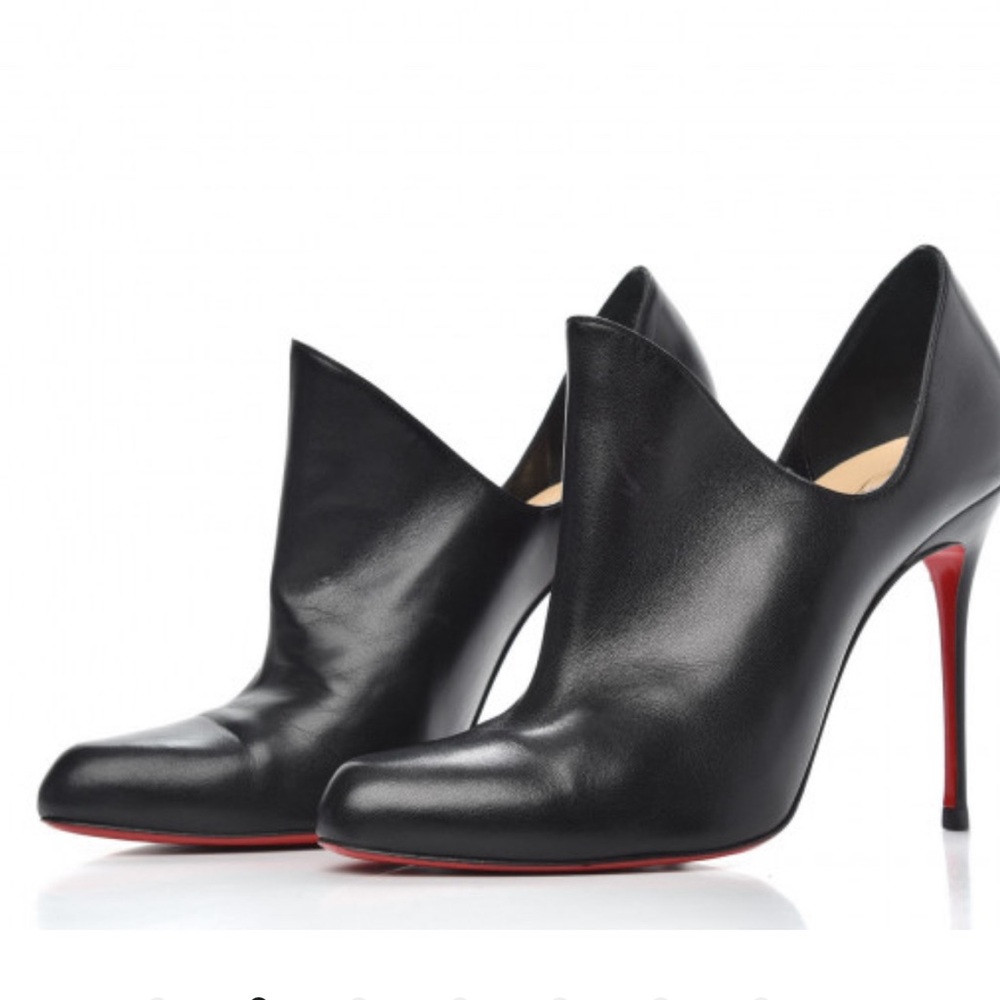ISO Christian Louboutin Dugueclina size 39